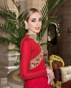 Chiara Ferragni Instagram - Wearing a Sari and jewels made by @sabyasachiofficial ❤️✨ For this special night in Jodhpur I wanted to celebrate India’s amazing culture and history. Wearing the sari was such a special experience. Sabyasachi sent two wonderful women who helped me get dressed while they explained the rich history and craft behind this incredible garment 🙏 I'm so proud to wear it 💪 #SuppliedBy #Sabyasachi Umaid Bhawan Palace, Jodhpur