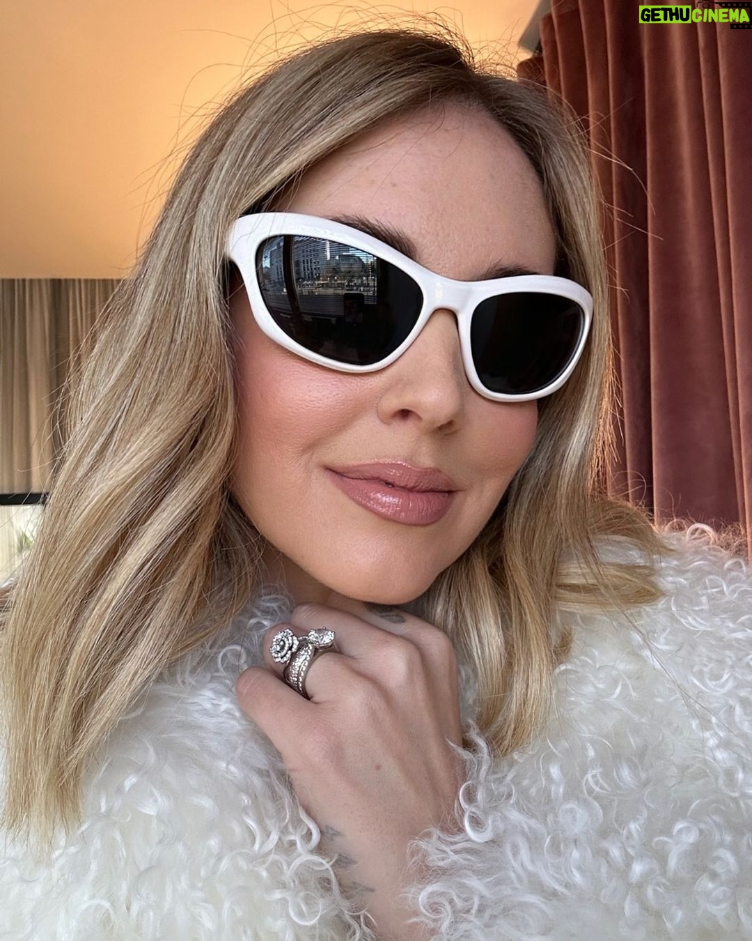 Chiara Ferragni Instagram - Winter days in Milan wearing the coolest Sky Eye sunnies from @chiaraferragnibrand 🤍 #adv Milan, Italy