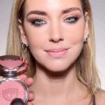 Chiara Ferragni Instagram - Non potevo non postare questo glam stupendo realizzato da @mrdanielmakeup con il nuovo make up @chiaraferragnibrand 💄Trovate tutti i prodotti da @douglasitalia online e nei negozi ✌️ #adv #douglas 🇬🇧 Couldn’t resist posting this beautiful glam created by @mrdanielmakeup with my new @chiaraferragnibrand make up 💄 You can find all the products at @douglasitalia online and in stores #adv #douglas