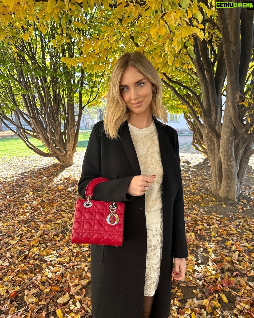 Chiara Ferragni Instagram - Throwback to this @dior look because red is such a vibe this winter ❤️ The #LadyDior I’m wearing is from the 2024 Cruise collection 🥰 #adv #dior Milan, Italy
