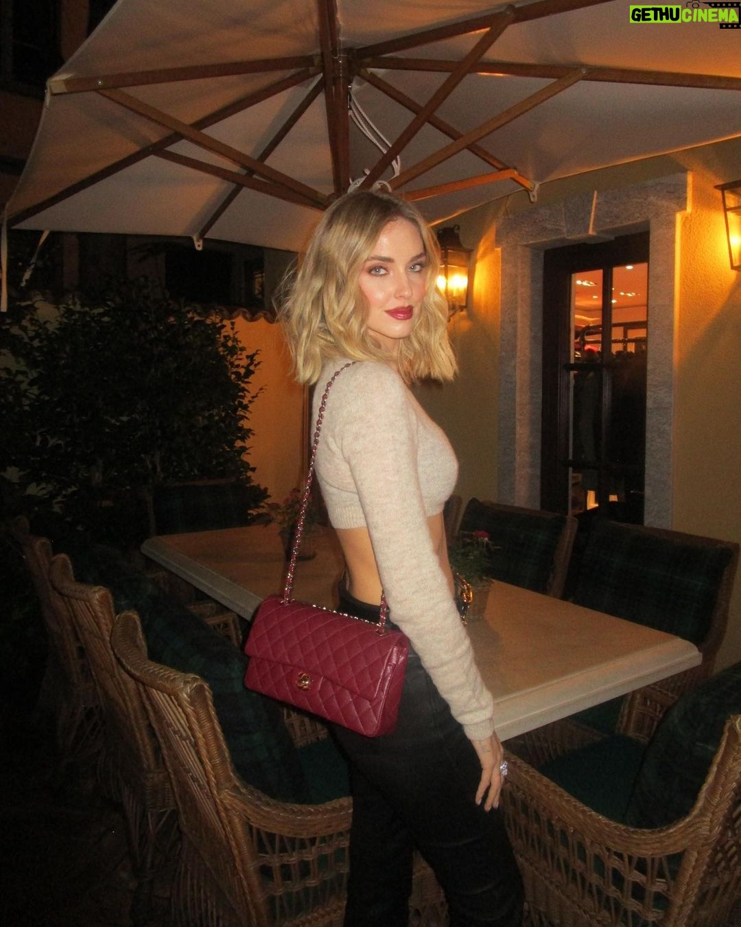 Chiara Ferragni Instagram - A burgundy monday night 🍁 Milan, Italy