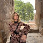 Chiara Ferragni Instagram - India day 1: in Delhi visiting Qutub Minar and Gurudwara Bangla Sahib (Sikh temple) 🙏🏻 Delhi, India