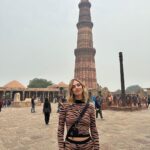 Chiara Ferragni Instagram - India day 1: in Delhi visiting Qutub Minar and Gurudwara Bangla Sahib (Sikh temple) 🙏🏻 Delhi, India