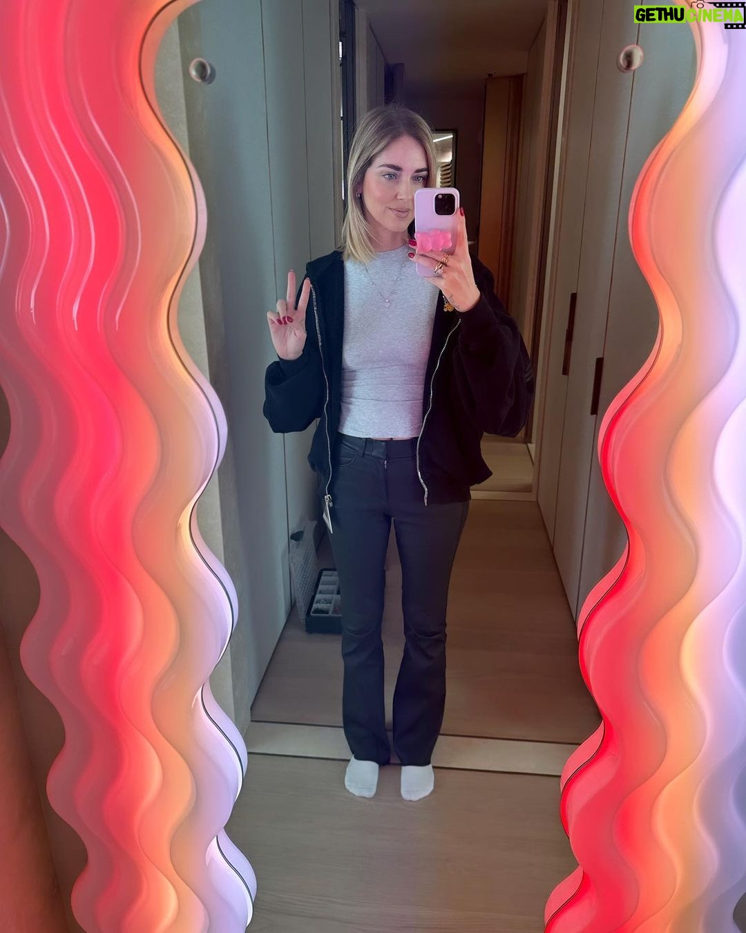 Chiara Ferragni Instagram - First lunch in the new house 🥹 Milan, Italy