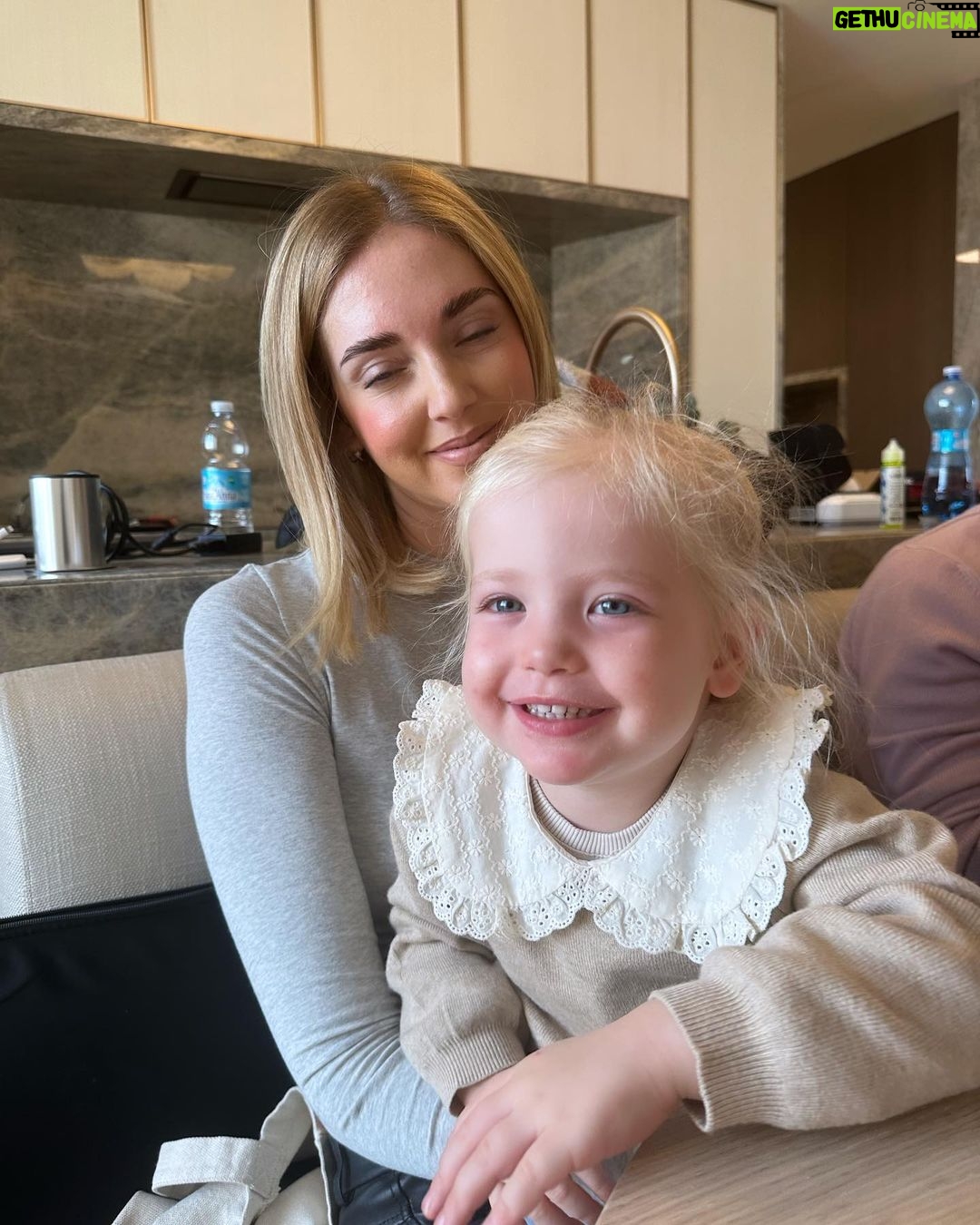 Chiara Ferragni Instagram - First lunch in the new house 🥹 Milan, Italy