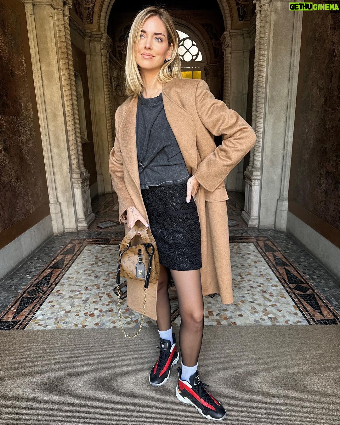 Chiara Ferragni Instagram - Last week in @louisvuitton ✨ For this look I wore pieces from their Women's Cruise 2024 collection mixing timeless and modern details ❤️ #adv #LouisVuitton Milan, Italy