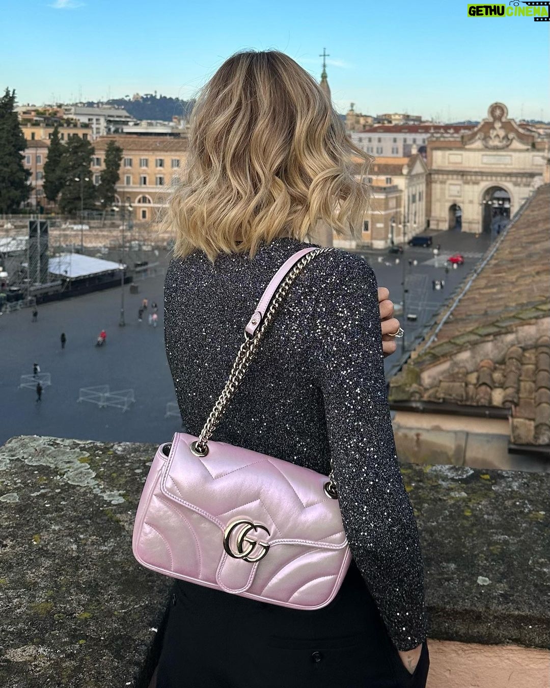 Chiara Ferragni Instagram - This morning in a total @gucci look 😍 Casual fit to travel but this iridescent #GGMarmont bag won't go unnoticed for sure ✨ #adv #gucci Rome, Italy