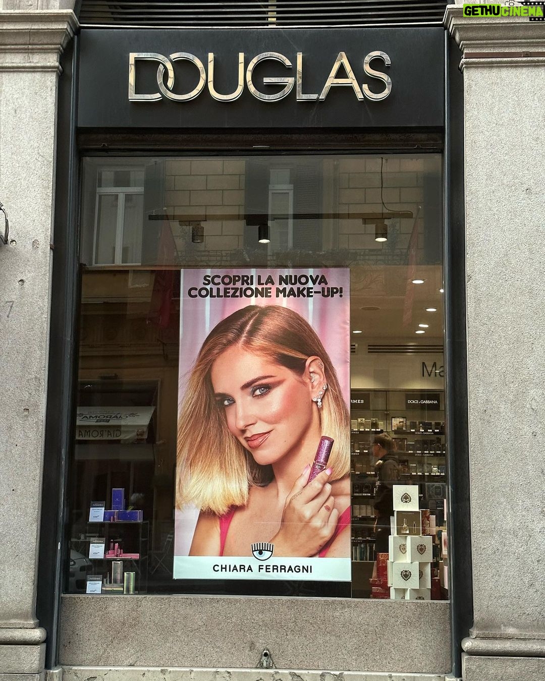 Chiara Ferragni Instagram - Today is @chiaraferragnibrand big event day in Roma for the official opening of the store 🥹🥹🥹 Rome, Italy