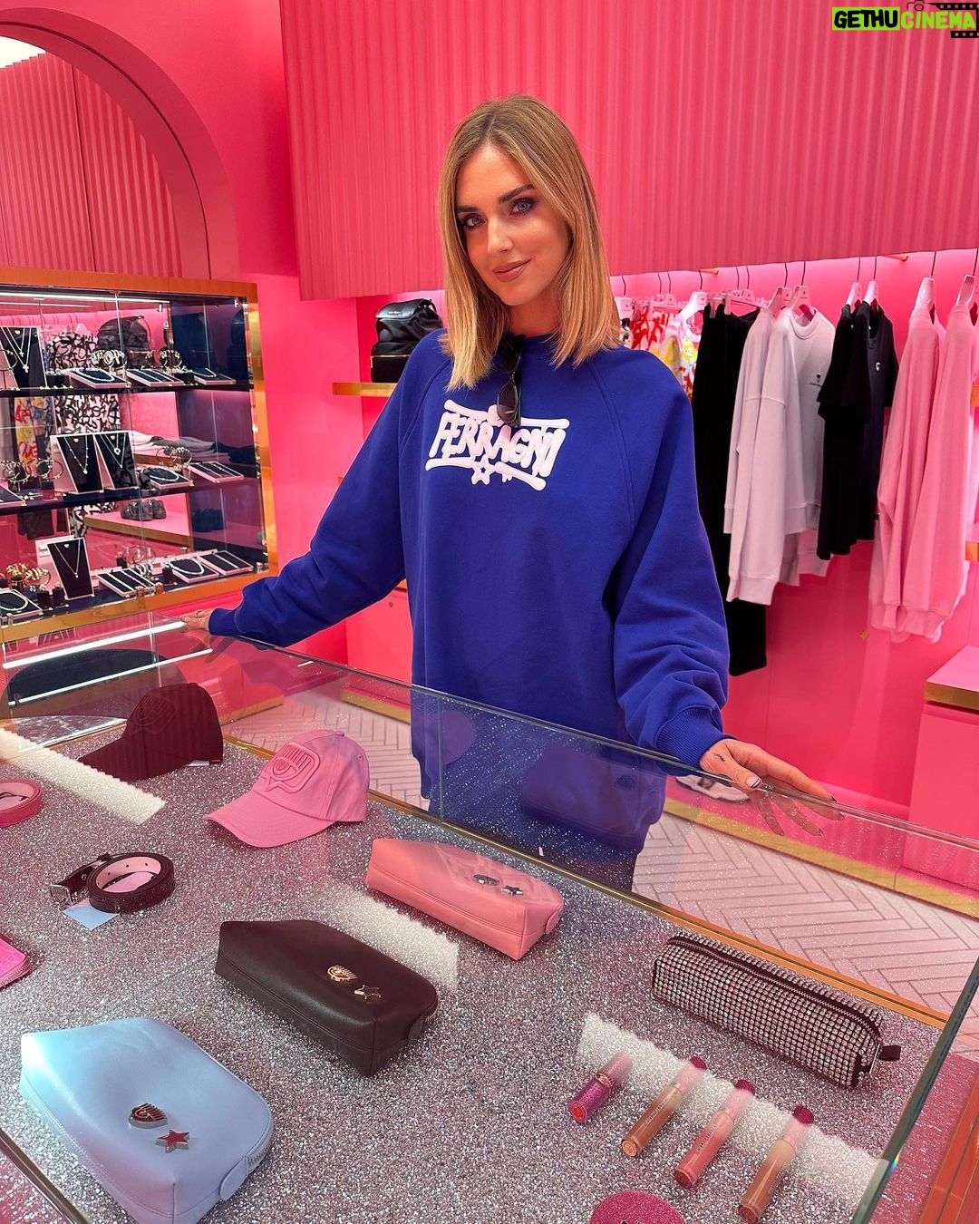 Chiara Ferragni Instagram - Today is @chiaraferragnibrand big event day in Roma for the official opening of the store 🥹🥹🥹 Rome, Italy