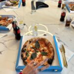 Chiara Ferragni Instagram - Sharing is caring but also magic 😉 Lunch in the office today with the perfect combo: pizza and @cocacolait ❤️ Swipe right to solve the mystery of my miracle pizza that regenerates itself, thank you @mariasheilamiani 😂 #adv #PizzaeCocaCola Milan, Italy