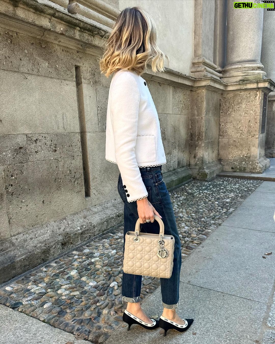 Chiara Ferragni Instagram - Today in this @dior casual but classy look 😍 To top it off I'm wearing the #LadyDior bag that is such a timeless piece and a staple accessory for the maison 💘 #adv #dior Milan, Italy