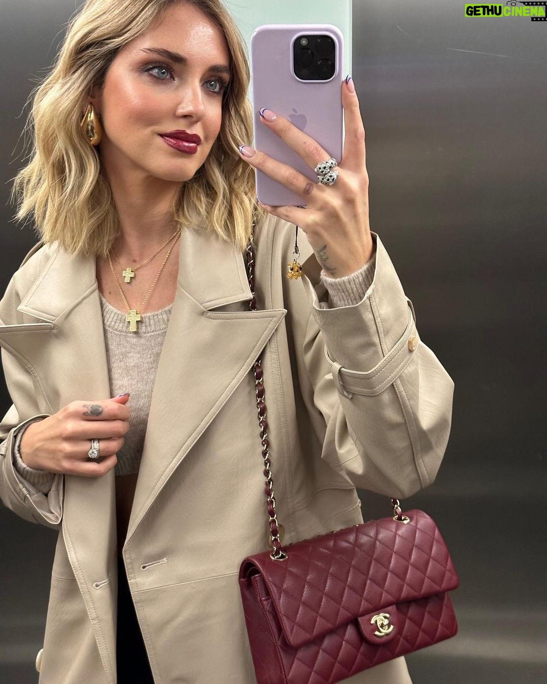 Chiara Ferragni Instagram - A burgundy monday night 🍁 Milan, Italy