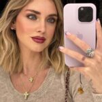 Chiara Ferragni Instagram – A burgundy monday night 🍁 Milan, Italy