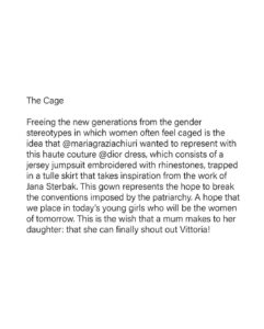 Chiara Ferragni Instagram - La gabbia: Liberare le nuove generazioni dagli stereotipi di genere nei quali spesso le donne si sentono ingabbiate. Questa è l’idea che @mariagraziachiuri ha voluto rappresentare con questo abito alta moda di @dior composto da una tuta di jersey ricamata di strass intrappolata in una gonna di tulle che prende ispirazione dall’opera di Jana Sterbak. Questo abito rappresenta la speranza di rompere le convenzioni imposte dal patriarcato. Una speranza che riponiamo nelle bambine di oggi che saranno le donne di domani. Questo è l’augurio di una mamma alla sua bambina, che possa finalmente gridare Vittoria! Da un’idea di @chiaraferragni e @fabiomariadamato Styling and Art direction @fabiomariadamato Abito custom made di @mariagraziachiuri per @dior Foto @giampaolosgura Make up @manuelemameli Hair @pattibussa Hanno collaborato: @mariasheilamiani @dipo23 @sasy_pezz Teatro Ariston Sanremo