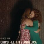 Chico Felitti Instagram - Estreia hoje o programa de TV que eu criei! 50 & Tanto é uma série de cinco episódios em que Angélica mostra sua carreira, que tem quase a mesma duração da sua vida, com uma sinceridade que a gente nunca viu. Ela recebe na sua própria casa convidadas como Ivete, Susana Vieira, Paula Lavigne, Preta Gil, Sandy & Maisa para falar de medo da morte, machismo, assédio, alegria, sobre ser uma criança famosa & outros tantos temas. Aos 50 anos, ela vai contar histórias que nunca tinham vindo a público, como de quando colocava uma peruca para ir para a boate, festava a noite inteira incógnita & ia gravar virada de Fada Bela. & ouve das suas convidadas segredos que elas mesmas nunca tinham contado. Foi uma experiência surreal de boa trabalhar com essa artista que se confunde com a cultura pop do Brasil nos últimos 50 anos. Os episódios já estão todos no Globoplay, o Fantástico vai exibir um resumo de cada um nos próximos 5 domingos & o GNT vai passar um episódio por semana, às 22h15 de quinta-feira, começando agora no dia 30. Espero que seja tão bom de ver quanto foi de fazer ❤️