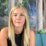 Chico Felitti Instagram - A Coach, episódio 6: Kat Torres vira… coach. Primeiro, começa a jogar no YouTube vídeos que misturam autoajuda com simpatia de quermesse. Depois, funda seu site com centenas de aulas em vídeo, que as seguidoras apelidam de KatFlix. Passados meses, o papo motivacional se transforma em bruxaria, e ela passa a ofertar rituais como um “banho alienígena” por centenas de dólares. Ouça no link da bio