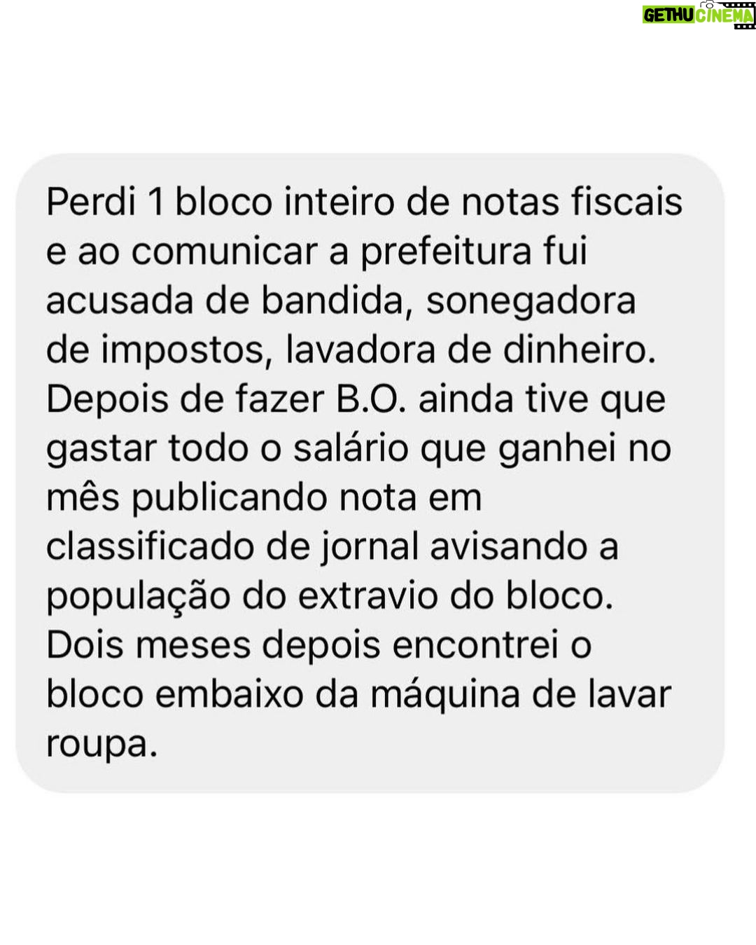 Chico Felitti Instagram - Empreender pode ser difícil! O Santander me chamou para perguntar para a galera que me segue quais foram as histórias mais malucas que já passaram na saga que é o sonho do próprio negócio. Os causos têm nota fiscal perdida embaixo da máquina de lavar e um menino que achava que os pais eram "MEI agricultor" kkk. E você, que perrengue já passou nessa vida de CEO de MEI? Conta aí nos comentários, e aproveita que está chegando o Dia do Empreendedor. E pode respirar aliviado que o Santander tem produtos e serviços para deixar essa jornada bem menos "perrenguenta". Saiba mais no link da bio de @santanderbrasil #publicidade