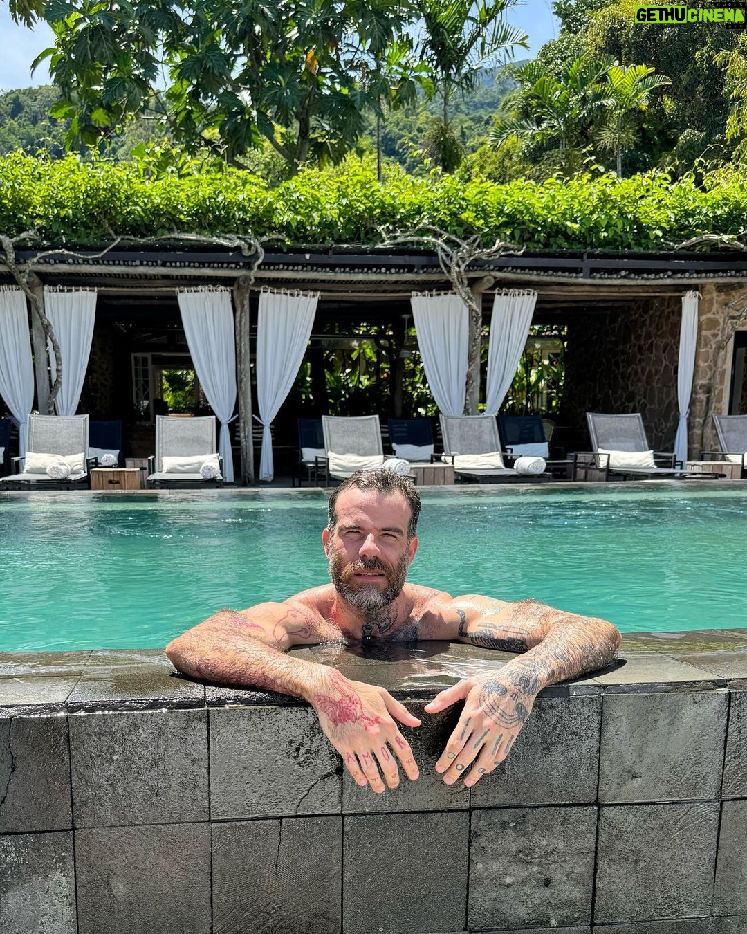 Chico Felitti Instagram - Após um penoso processo de domesticação, Renan fez fotos bonitas de mim pela primeira vez (mas a selfie ainda ganha de todas)