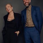 Chico Felitti Instagram - Estreia hoje o programa de TV que eu criei! 50 & Tanto é uma série de cinco episódios em que Angélica mostra sua carreira, que tem quase a mesma duração da sua vida, com uma sinceridade que a gente nunca viu. Ela recebe na sua própria casa convidadas como Ivete, Susana Vieira, Paula Lavigne, Preta Gil, Sandy & Maisa para falar de medo da morte, machismo, assédio, alegria, sobre ser uma criança famosa & outros tantos temas. Aos 50 anos, ela vai contar histórias que nunca tinham vindo a público, como de quando colocava uma peruca para ir para a boate, festava a noite inteira incógnita & ia gravar virada de Fada Bela. & ouve das suas convidadas segredos que elas mesmas nunca tinham contado. Foi uma experiência surreal de boa trabalhar com essa artista que se confunde com a cultura pop do Brasil nos últimos 50 anos. Os episódios já estão todos no Globoplay, o Fantástico vai exibir um resumo de cada um nos próximos 5 domingos & o GNT vai passar um episódio por semana, às 22h15 de quinta-feira, começando agora no dia 30. Espero que seja tão bom de ver quanto foi de fazer ❤️