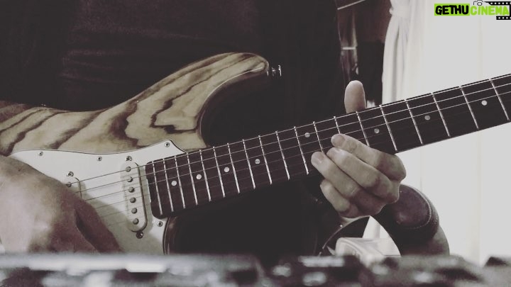 Chinozo Instagram - simple lick #guitar #lick #tapping