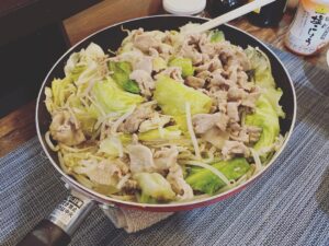 Chinozo Instagram - 野菜炒め初めて作った(作りすぎた)