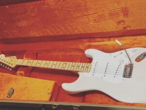 Chinozo Instagram - ギター買った！
Fender USA 1956 Stratocaster