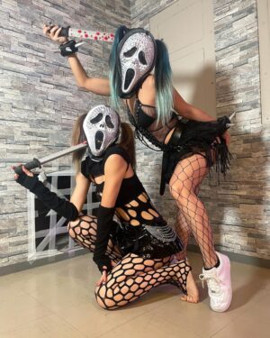 Chise Ninja Instagram - 🙀🎃HAPPY HALLOWEEN🎃🙀 @aami0625new 🍑
.
.
We tried to make it and could do Halloween workshop😍✨thank you for coming to take our class and they bring cute outfits💙🤍.. and it was 2nd time to host Halloween party and workshop🌪we were keep dancing till party time 🤣💘choreo was hard BUT hopefully they had fun 🥰💙..
..
..
..
We made the mask in 1hour by Daiso🤣💙 I’m appreciate that We love love to make something all the time 🦋🤣🤣….
.
.
#happy #halloween #cosplay #2023 #ハローウィン #party #workshop #lesson #shibuya #渋谷 #dance #twerk #music #vogue #aami #chise #collaboration #mood #blackouttuesday #ムンクの叫び #munch #munchies