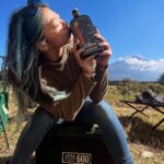 Chise Ninja Instagram - Mt Fuji moment w Jäegermeister bottle of my photo🤍✨.. .. . . 山の中での乾杯は、心底冷え切る夜中に最高である😎✨ (でも富士山麓の夜中の撮影は、寒すぎる🤪朝の撮影ww…) 寝て起きて、目の前富士山🗻💙。。。 そして最高の日光浴。。。空気おいしすぎる。。。 またすぐキャンプいきてぇぇぇー🥹🌪🌪🌪0… . . . @jagermeister_japan 🗻💎🙌🏼 #bestnights #bethemeister 。 Thank you for giving me special bottle 🧡💚 . . #posé #posemaker #flexiblegirls #asiangirl #chiseninja #holdandposeforme #富士山 #myfuji #mtfujijapan #camp @jagermeister #motivation #orange #green #blue #ポーズ #キャンプ #ギャルキャンプ #gal #bottle #shot #photographer #photooftheday #bethemister Tokyo Japan