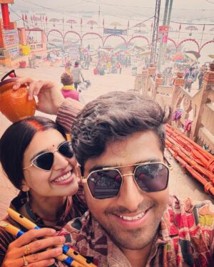 Chitra Shukla Instagram - First Ganga snan as a couple after marriage☺️#harhargange🙏 At the Legendary Dashashwamedh Ghat, Holy Ganges 😊✨ #banaras #gangaghat #kashivishwanath #mandir
 
#chitrashuklaupadhyay #vaibhavupadhayay #chitrashukla #vc #vaibhavchitra #chitrabhav