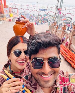 Chitra Shukla Instagram - First Ganga snan as a couple after marriage☺️#harhargange🙏 At the Legendary Dashashwamedh Ghat, Holy Ganges 😊✨ #banaras #gangaghat #kashivishwanath #mandir
 
#chitrashuklaupadhyay #vaibhavupadhayay #chitrashukla #vc #vaibhavchitra #chitrabhav