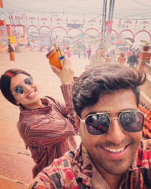 Chitra Shukla Instagram - First Ganga snan as a couple after marriage☺️#harhargange🙏 At the Legendary Dashashwamedh Ghat, Holy Ganges 😊✨ #banaras #gangaghat #kashivishwanath #mandir
 
#chitrashuklaupadhyay #vaibhavupadhayay #chitrashukla #vc #vaibhavchitra #chitrabhav