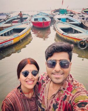 Chitra Shukla Instagram - First Ganga snan as a couple after marriage☺️#harhargange🙏 At the Legendary Dashashwamedh Ghat, Holy Ganges 😊✨ #banaras #gangaghat #kashivishwanath #mandir
 
#chitrashuklaupadhyay #vaibhavupadhayay #chitrashukla #vc #vaibhavchitra #chitrabhav