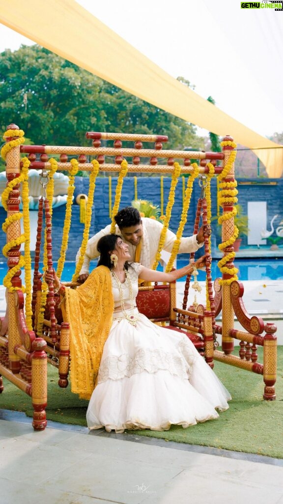 Chitra Shukla Instagram - Haldi 💛 @realsupercop @weddingbellsphotography @sonichawla_makeovers @rs_sonalbridalmehandi @vcwedding_ #chitrashukla #vaibhavupadhyay #chitrashuklaupadhyay #vc #vcwedding #shadi #vaibhavchitra #haldi #wedding Indore, India