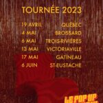 Chloée Deblois Instagram - 🎉NOUVELLES DATES DU POP UP SHOW!!!🎉 Ma soirée d’humour repart en mini tournée de salles!🤙🏻🤙🏻🤙🏻WHOUHOUUUUU!!! 4 humoristes surprise par show+ moi qui anime! C’EST UN PETIT PARTY FUNNEY, VENEZ!!!! Les billets sont en vente dans ma bio! Suivez @lepopupshow pour ne rien manquer!!!!🎉🎉🎉🎉 Photo: @p.richelet Graphisme: @leroibill Somptueux fauteuil désigné par @espaces_vides