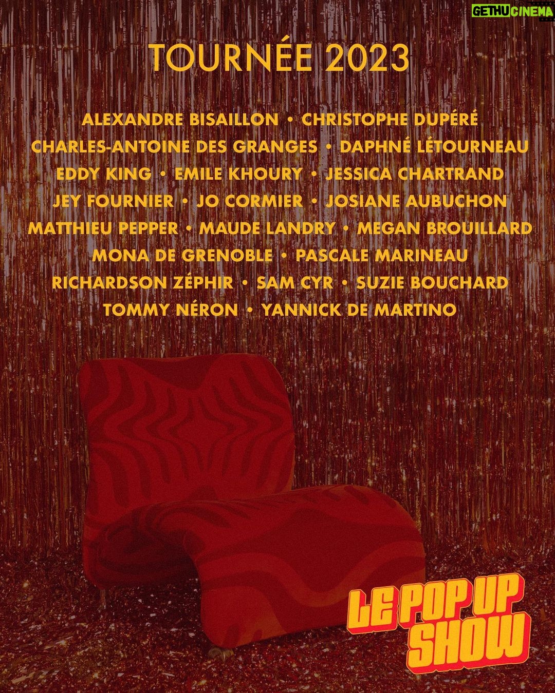 Chloée Deblois Instagram - 🎉NOUVELLES DATES DU POP UP SHOW!!!🎉 Ma soirée d’humour repart en mini tournée de salles!🤙🏻🤙🏻🤙🏻WHOUHOUUUUU!!! 4 humoristes surprise par show+ moi qui anime! C’EST UN PETIT PARTY FUNNEY, VENEZ!!!! Les billets sont en vente dans ma bio! Suivez @lepopupshow pour ne rien manquer!!!!🎉🎉🎉🎉 Photo: @p.richelet Graphisme: @leroibill Somptueux fauteuil désigné par @espaces_vides