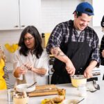 Chloée Deblois Instagram - La série Sauve ma Recette est disponible sur la plateforme @cuisineztqc de @telequebec!!! @christiancricribegin @chef_olii 💗💛💙 📸 @lapointeemilie