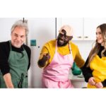 Chloée Deblois Instagram - OYEZ OYEZ! 👋🏻😃Je co-anime la nouvelle web série Sauve ma Recette avec @christiancricribegin et @chef_olii !!! Dès le 24 février sur la plateforme @cuisineztqc de @telequebec !!!! Sur cuisinez.telequebec.tv et video.telequebec.tv Photo: @lapointeemilie #cuisineztqc #sauvemarecette #encoulissesdetqc