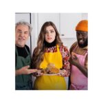 Chloée Deblois Instagram - OYEZ OYEZ! 👋🏻😃Je co-anime la nouvelle web série Sauve ma Recette avec @christiancricribegin et @chef_olii !!! Dès le 24 février sur la plateforme @cuisineztqc de @telequebec !!!! Sur cuisinez.telequebec.tv et video.telequebec.tv Photo: @lapointeemilie #cuisineztqc #sauvemarecette #encoulissesdetqc