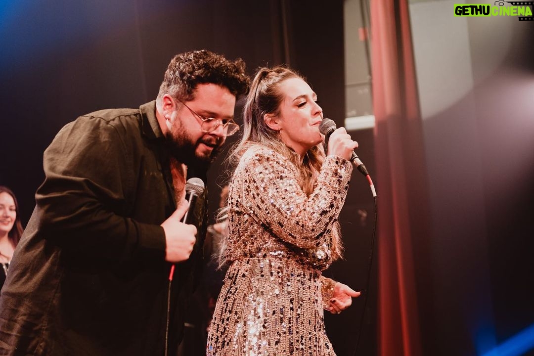 Chloée Deblois Instagram - @lepopupshow au Club Soda le 15 décembre dernier. 🥹 Soirée de rêve avec tout ce que j’aime dans vie! ♥️ C’était le premier Pop Up party, mais C’TAI PO L’DERNIER! 🎉🎉🎉🎉 PHOTO: @philippe.lebourdais