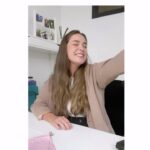Chloée Deblois Instagram - @zemorissette, tantôt après mon meeting avec le Taj Mahal, je m’empare de ton bureau. KO Media