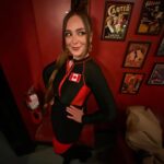 Chloée Deblois Instagram - 🤡L’Halloween au podcast Tout le monde s’haït, on a pissé de rire dans nos bas de nylon! EN LIGNE CETTE SEMAINE! ♥️🤡♥️🤡♥️🤡♥️ Cabaret Lion d'Or