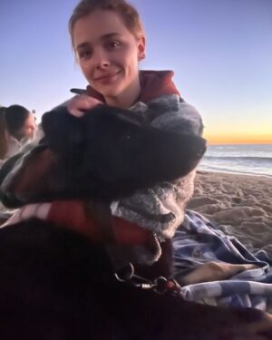 Chloë Grace Moretz Instagram - 2022, thank you❤️ you’ve taught me so many things, and most importantly, thank you to the incredible people in my life. I love you all very much and without you, this year would’ve been a whole lot different❤️ I can’t wait to see what ‘23 holds - and 10 slides is no where near enough