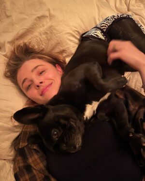 Chloë Grace Moretz Instagram - 2022, thank you❤️ you’ve taught me so many things, and most importantly, thank you to the incredible people in my life. I love you all very much and without you, this year would’ve been a whole lot different❤️ I can’t wait to see what ‘23 holds - and 10 slides is no where near enough