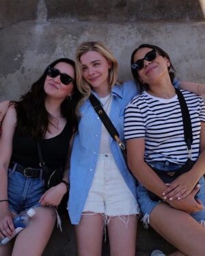 Chloë Grace Moretz Instagram - 2022, thank you❤️ you’ve taught me so many things, and most importantly, thank you to the incredible people in my life. I love you all very much and without you, this year would’ve been a whole lot different❤️ I can’t wait to see what ‘23 holds - and 10 slides is no where near enough