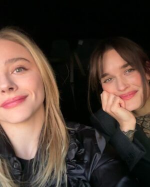 Chloë Grace Moretz Instagram - 2022, thank you❤️ you’ve taught me so many things, and most importantly, thank you to the incredible people in my life. I love you all very much and without you, this year would’ve been a whole lot different❤️ I can’t wait to see what ‘23 holds - and 10 slides is no where near enough