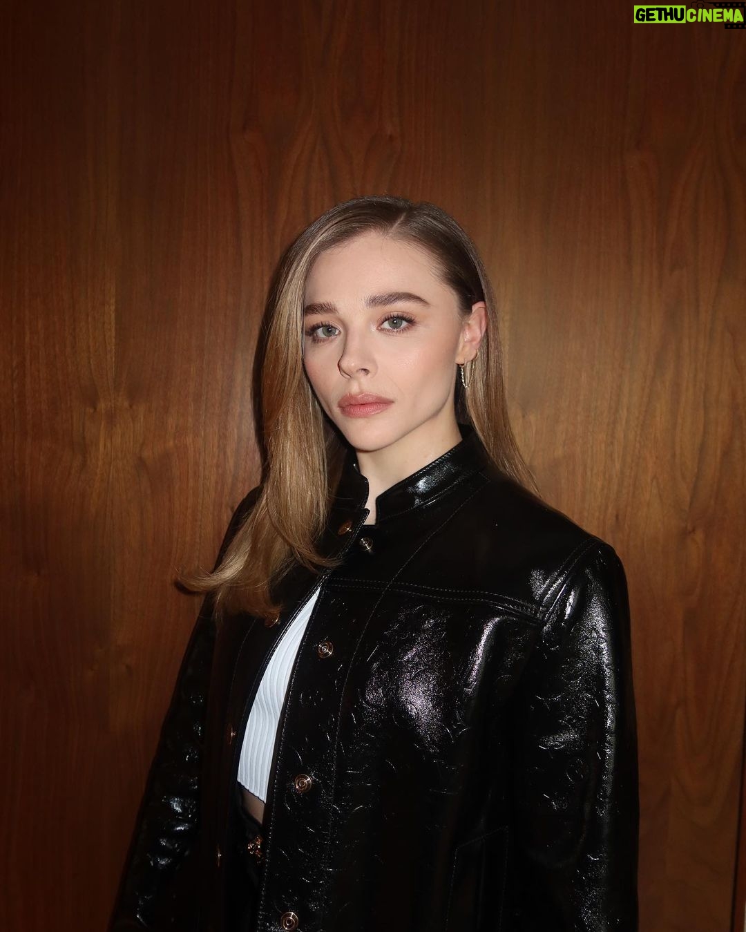 Chloë Grace Moretz - 470.5K Likes - Seoul 🇰🇷 what an incredible trip, congratulations @nicolasghesquiere on a fantastic show 🤍 @louisvuitton :) thank you for having me 🤍🇰🇷