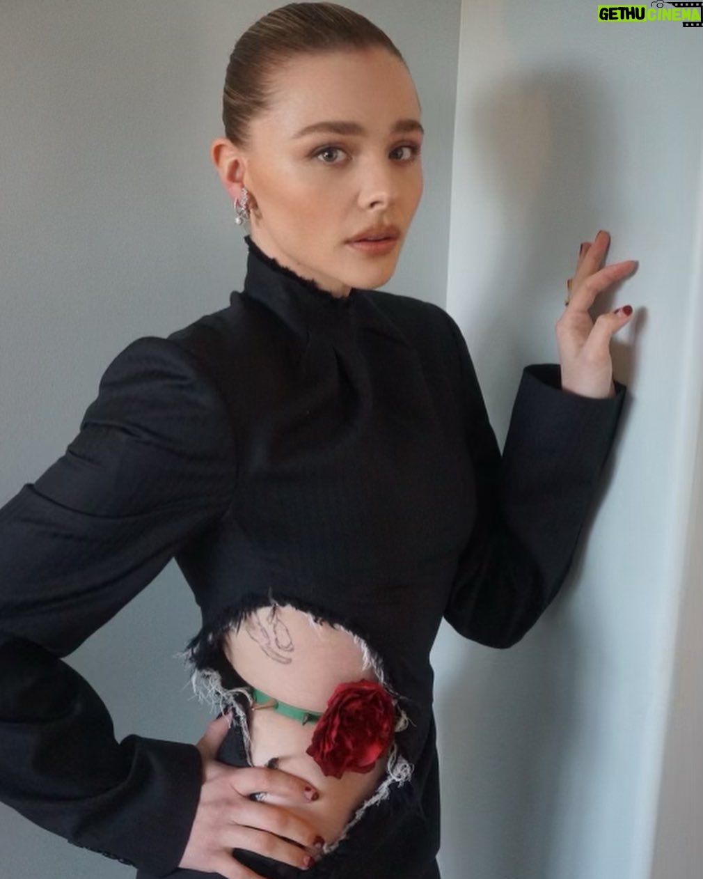 Chloë Grace Moretz - 478.4K Likes - Last night :) @latelateshow @j_corden