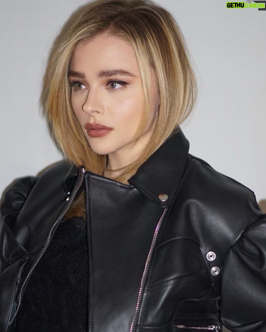 Chloë Grace Moretz - 477.1K Likes - Oh London, how much I missed you 🤍 @theperipheralpv London premiere and press tour :) swipe to the end to see a jet lagged lady