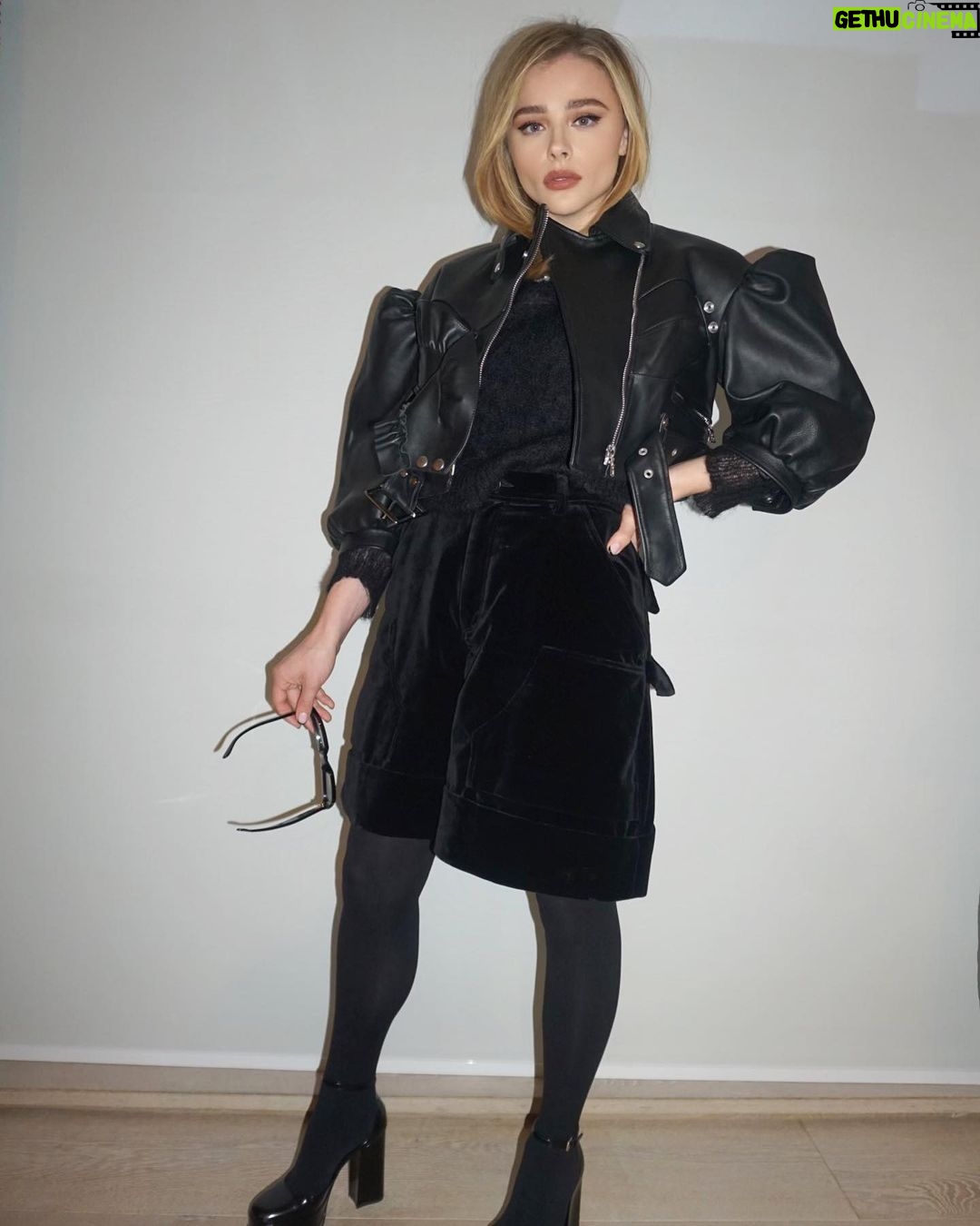 Chloë Grace Moretz - 477.1K Likes - Oh London, how much I missed you 🤍 @theperipheralpv London premiere and press tour :) swipe to the end to see a jet lagged lady