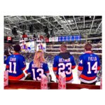 Chloë Grace Moretz Instagram - When in New York … ALWAYS make it to an @ny_islanders game. Thank you to the islanders for helping me show these guys my favorite sport with my favorite team :) LGI!!!! Only 2 days till #ThePeripheral is on Prime video :) October 21!!!! UBS Arena